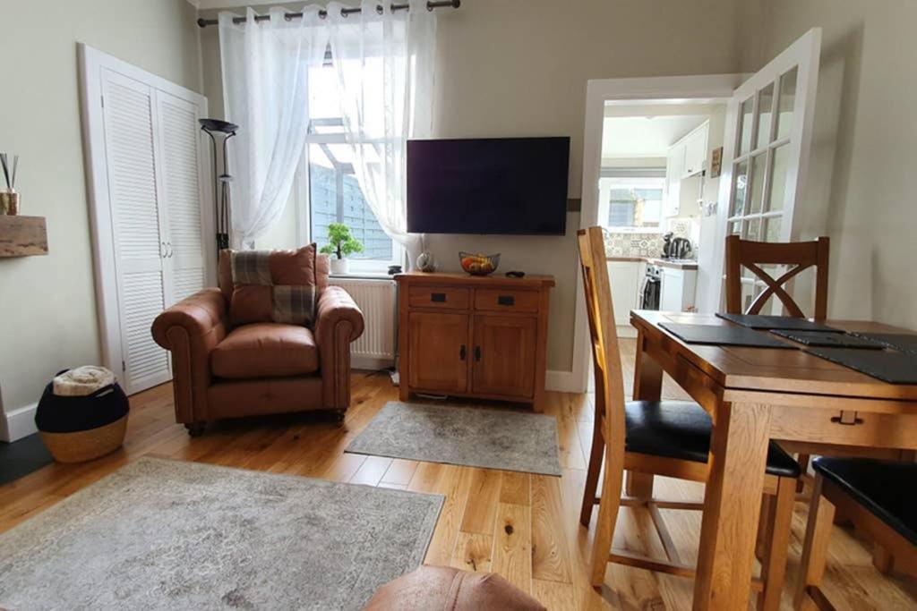 Smart & Stylish Holiday Apartment In The City Centre Inverness Exterior photo
